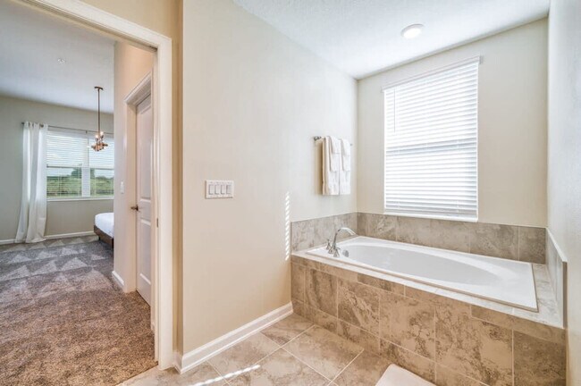 Building Photo - 879 Ocean Course Ave