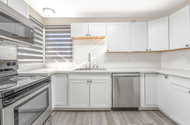 Building Photo - Luxury Home in Downtown Las Vegas!