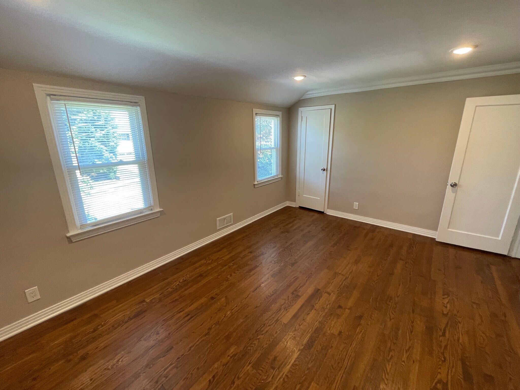 Building Photo - 544 Oritani Pl