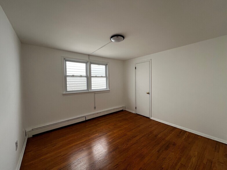 Building Photo - 316 William St