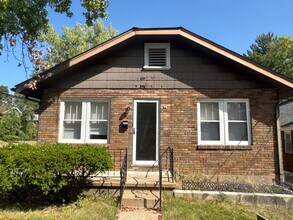 Building Photo - Charming 2-bedroom, 1-bath home featuring 900 sq. ft. of comfortable living space