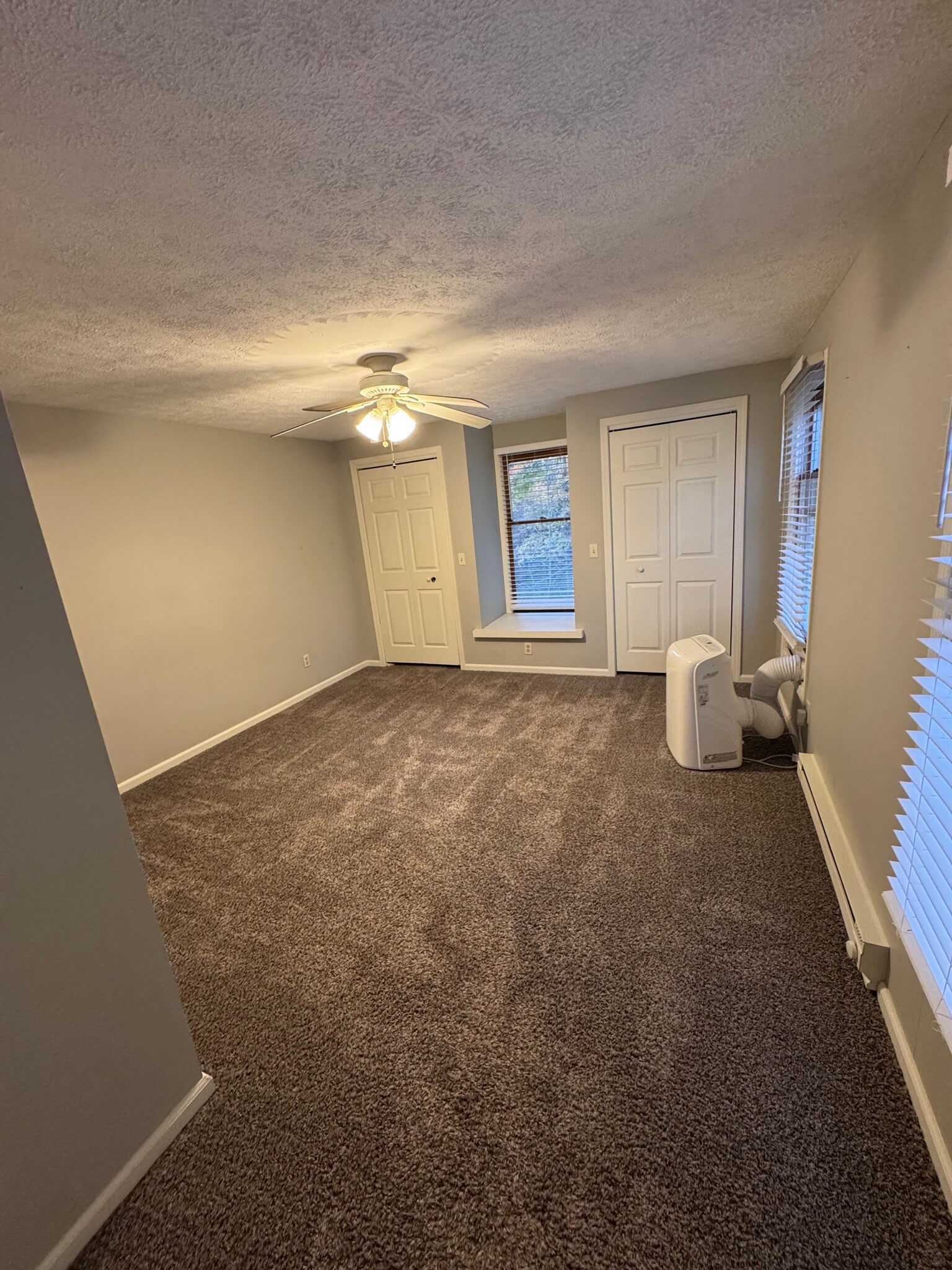 Building Photo - 4123 Regentview St NE