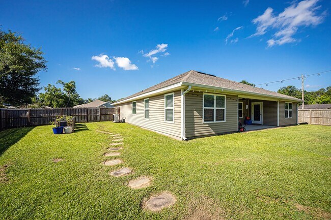 Building Photo - 9125 Bellewood Dr