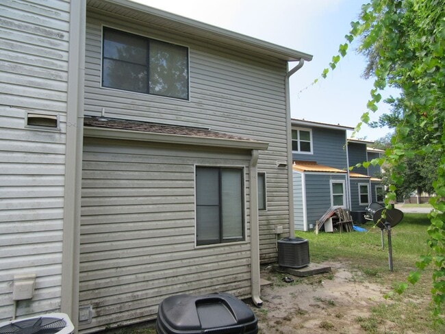 Building Photo - 804 West St