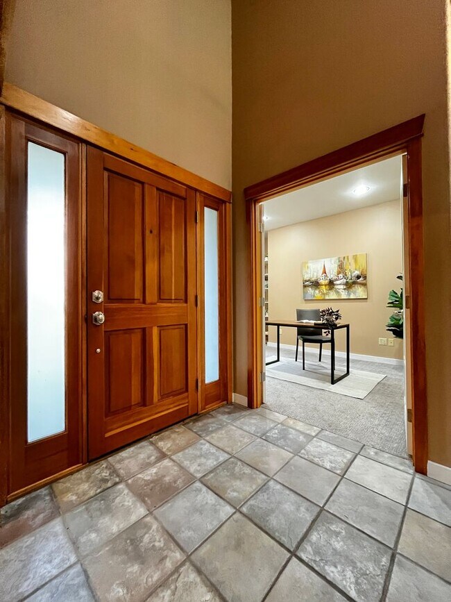 Building Photo - Seabeck Heights Home with Pickle Ball Court!