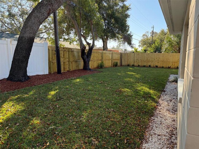 Building Photo - 2075 Plateau Rd