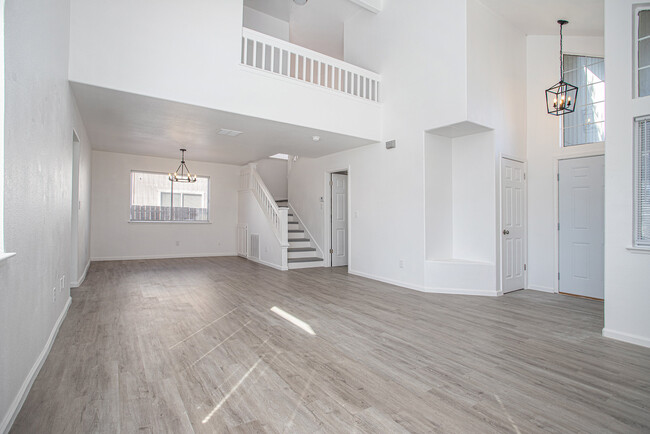 Building Photo - 390 Zachary Dr