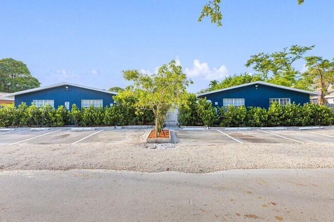 Building Photo - 811 Tequesta St