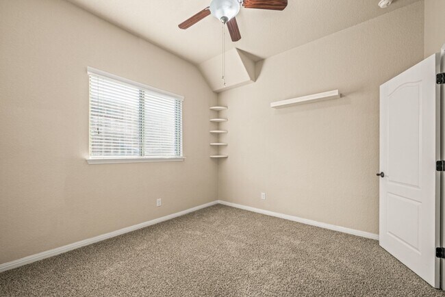 Building Photo - 4 BEDROOM FOR RENT- SEPARATE LIVING AREA - OFFICE