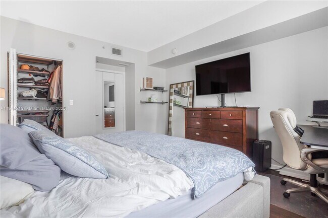 Building Photo - 335 S Biscayne Blvd