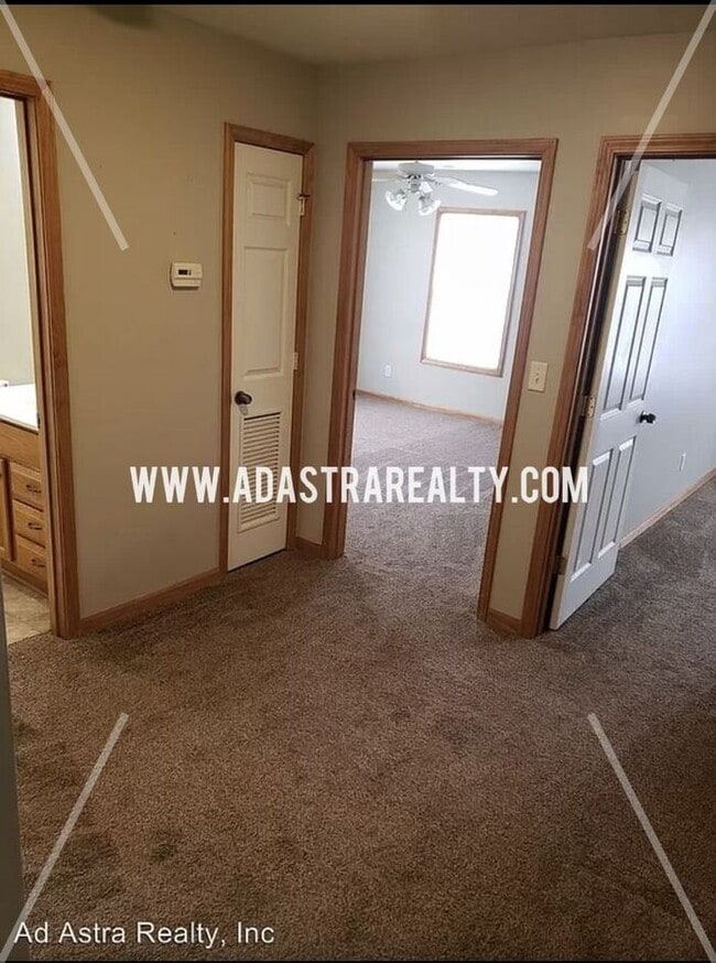 Building Photo - Spacious and Affordable Duplex in Peculiar-Available in JUNE!!