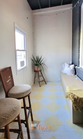 Building Photo - 3430 W Cortland St