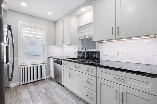 Building Photo - 5 Holten Ave