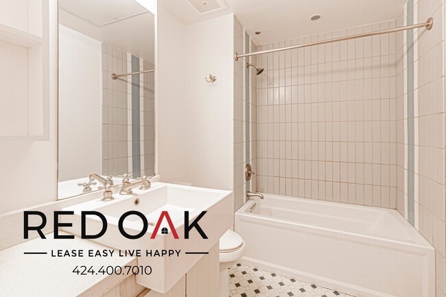 Building Photo - 430 S Broadway