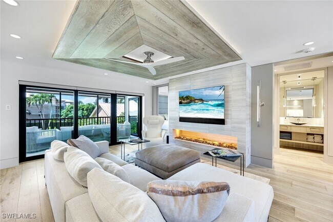 Building Photo - 295 5th Ave S