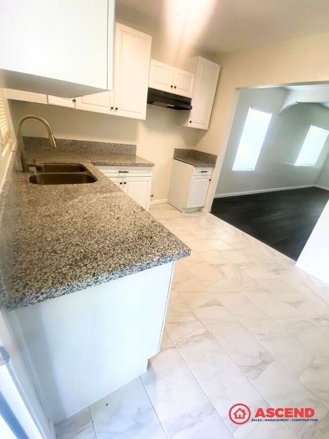 Building Photo - Charming 2 Bedroom 1 Bath House