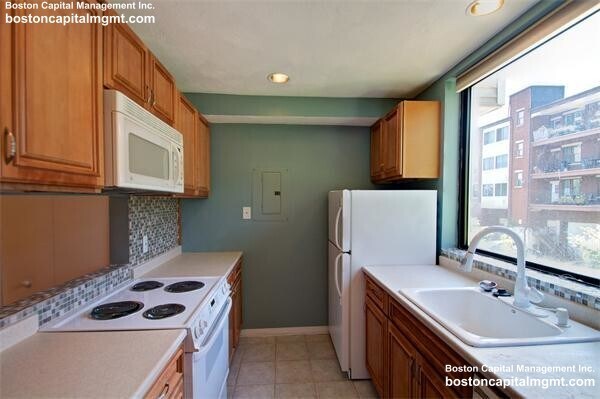 Building Photo - 196 Allston St