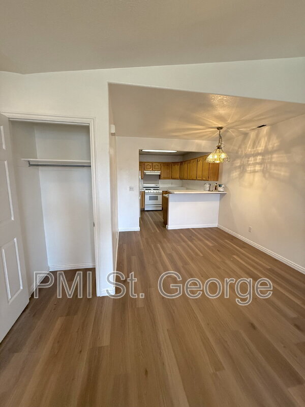 Building Photo - 2605 E 700 N
