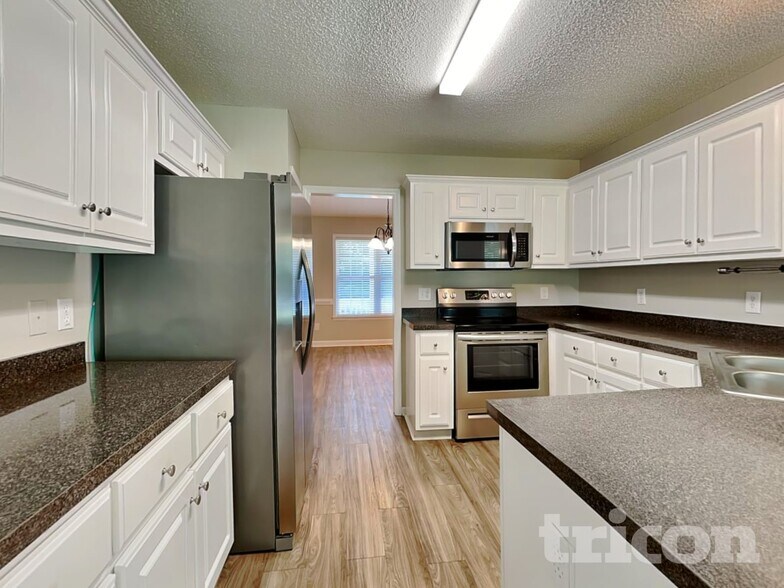 Building Photo - 46 Albemarle Dr