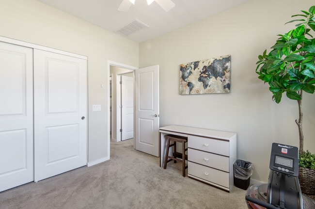 Building Photo - 737 E Beauchamp Dr