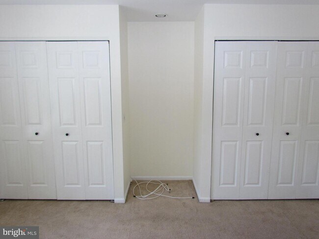 Building Photo - 9 Cohanzick Ct