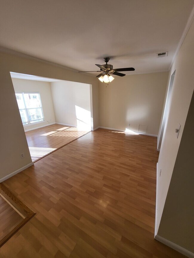 Building Photo - WINDSOR OAKS WEST