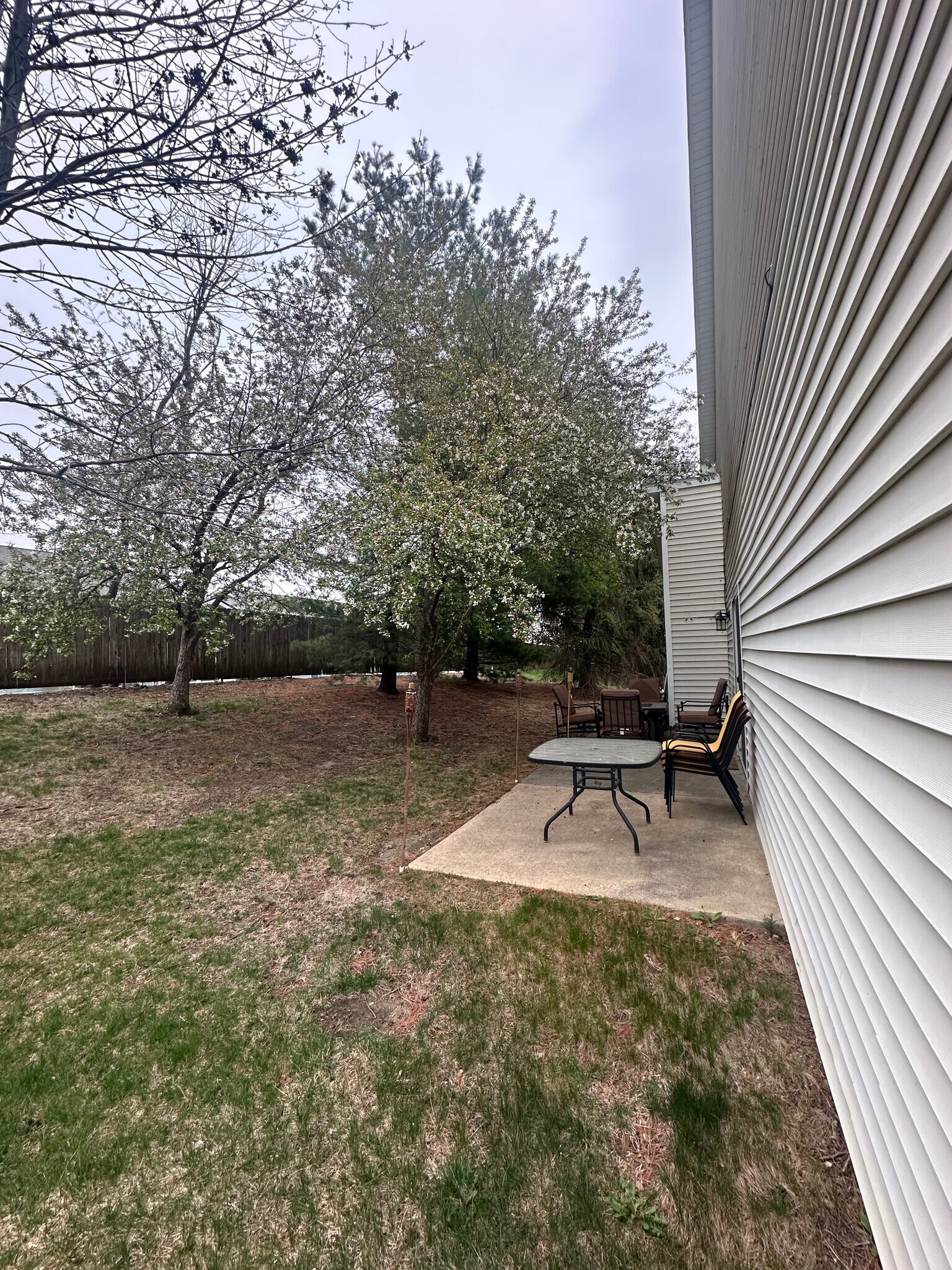 Building Photo - 2132 Ridgeview Cir