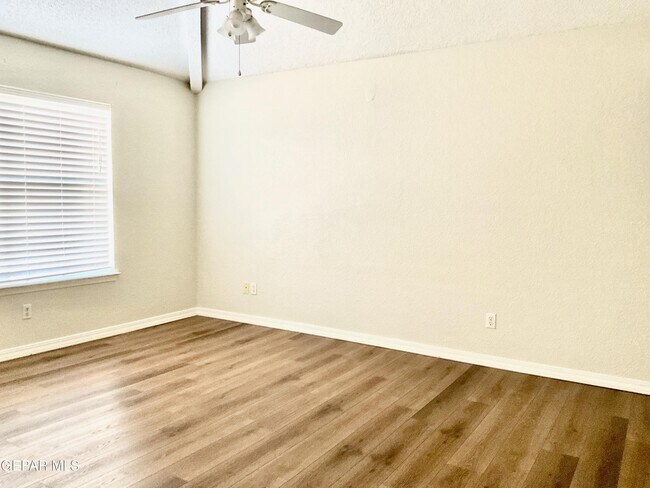 Building Photo - 7369 Luz De Lumbre Ave