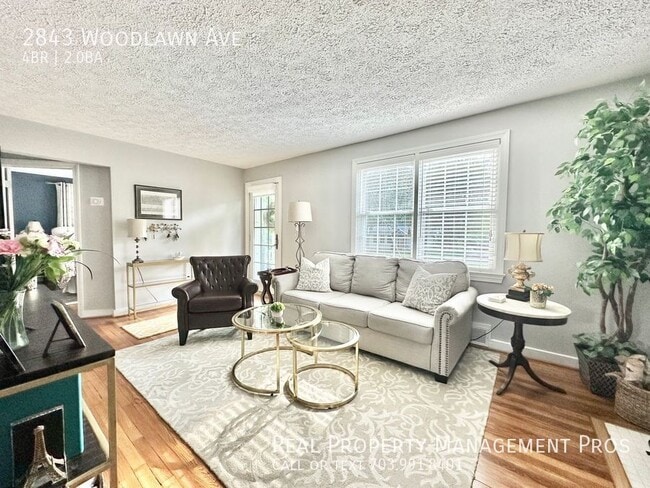Building Photo - 2843 Woodlawn Ave