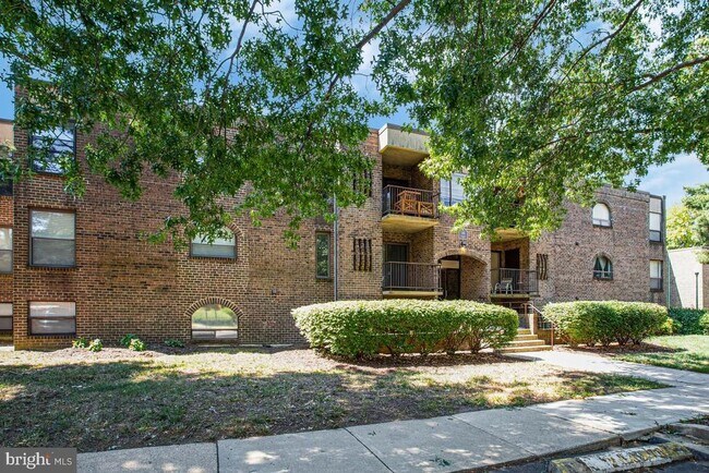 Building Photo - 15 Silverwood Cir
