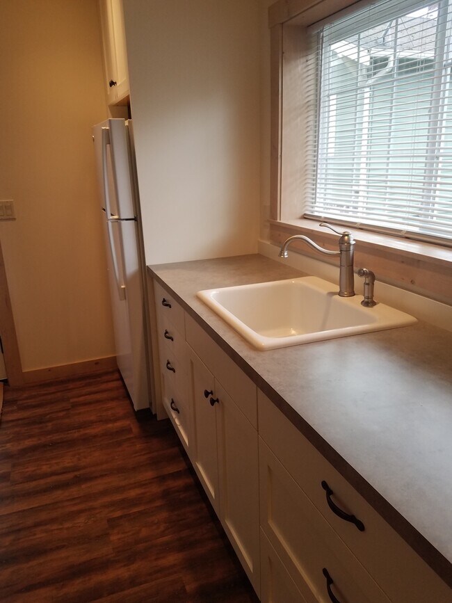 Building Photo - Studio Apartment in Poulsbo - All Utilitie...