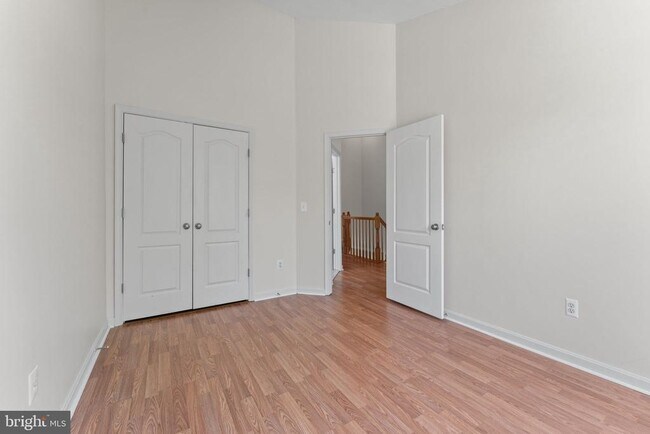 Building Photo - 702 Anoosh Ct