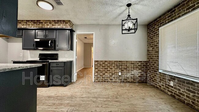 Building Photo - 611 Ironton Ave