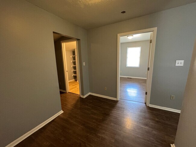 Building Photo - Near Southeast 3 Bedroom 1 Bath