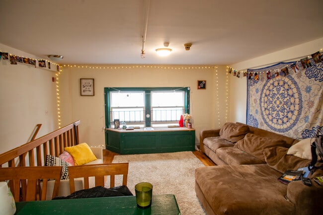 Building Photo - 400 E Clayton St