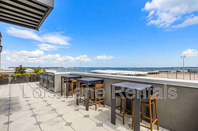 Building Photo - 5 Gadsdenboro St