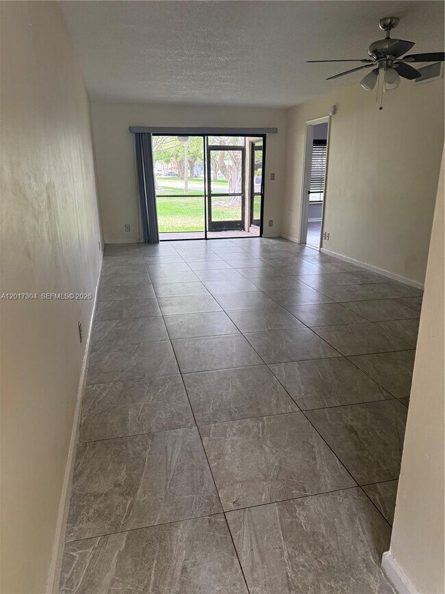 Building Photo - 301 Olivewood Pl