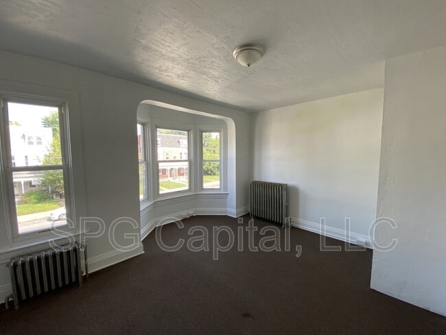 Building Photo - 220 W Jackson St