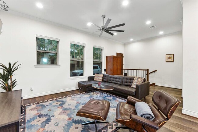 Building Photo - 221 Adams St