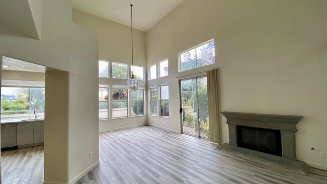 Building Photo - 115 Keil Bay