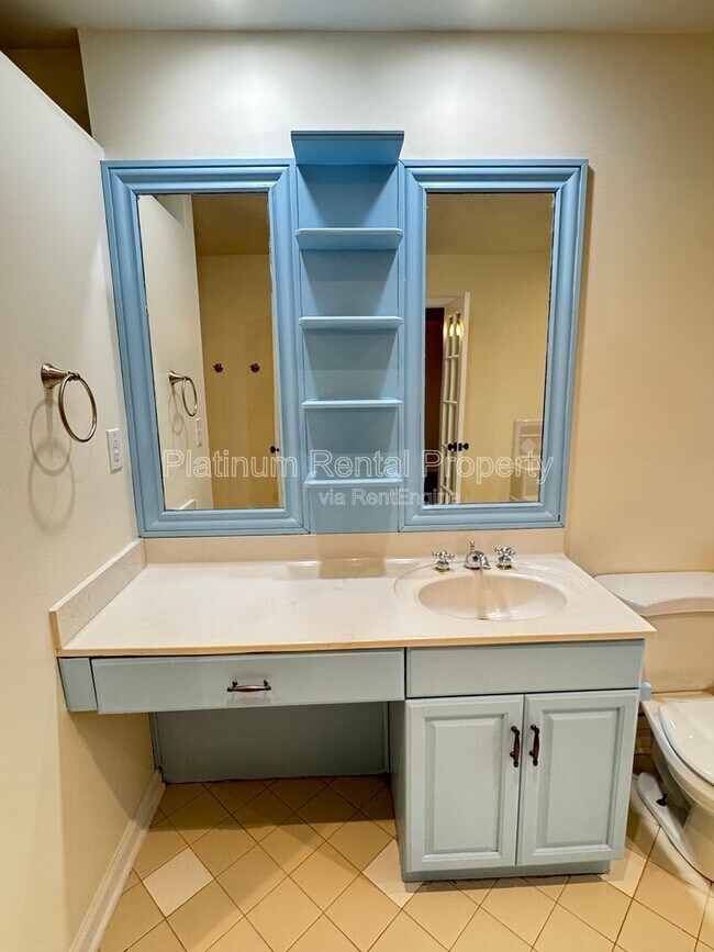 Building Photo - 1886 Benson Ave SE