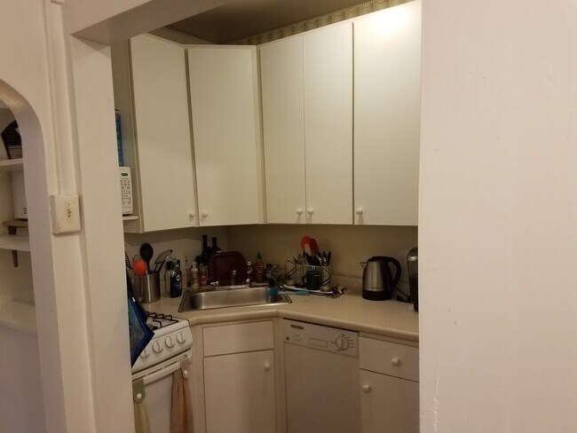 Building Photo - 5740 Elmer St