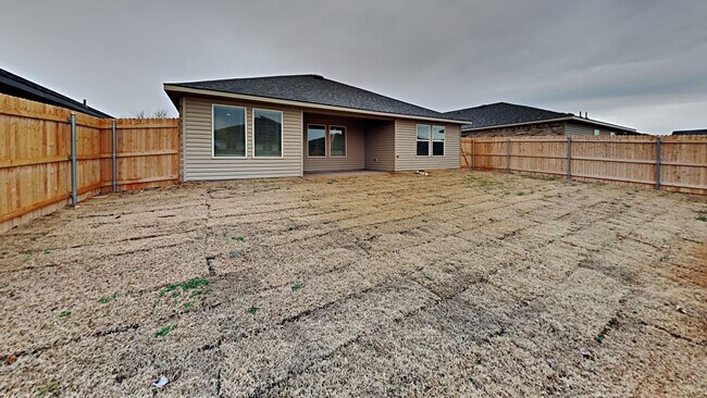 Building Photo - Very Nice Brand New 4 Bedroom home in Mustang Schools