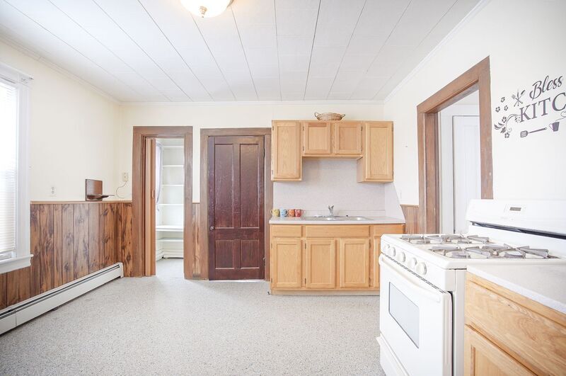 Building Photo - 13 1/2 Weston St