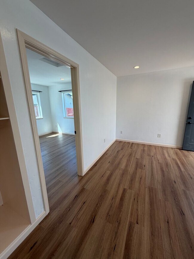 Building Photo - 7210 Zelinda Dr