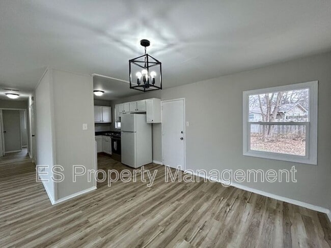 Building Photo - 4948 Patricia St