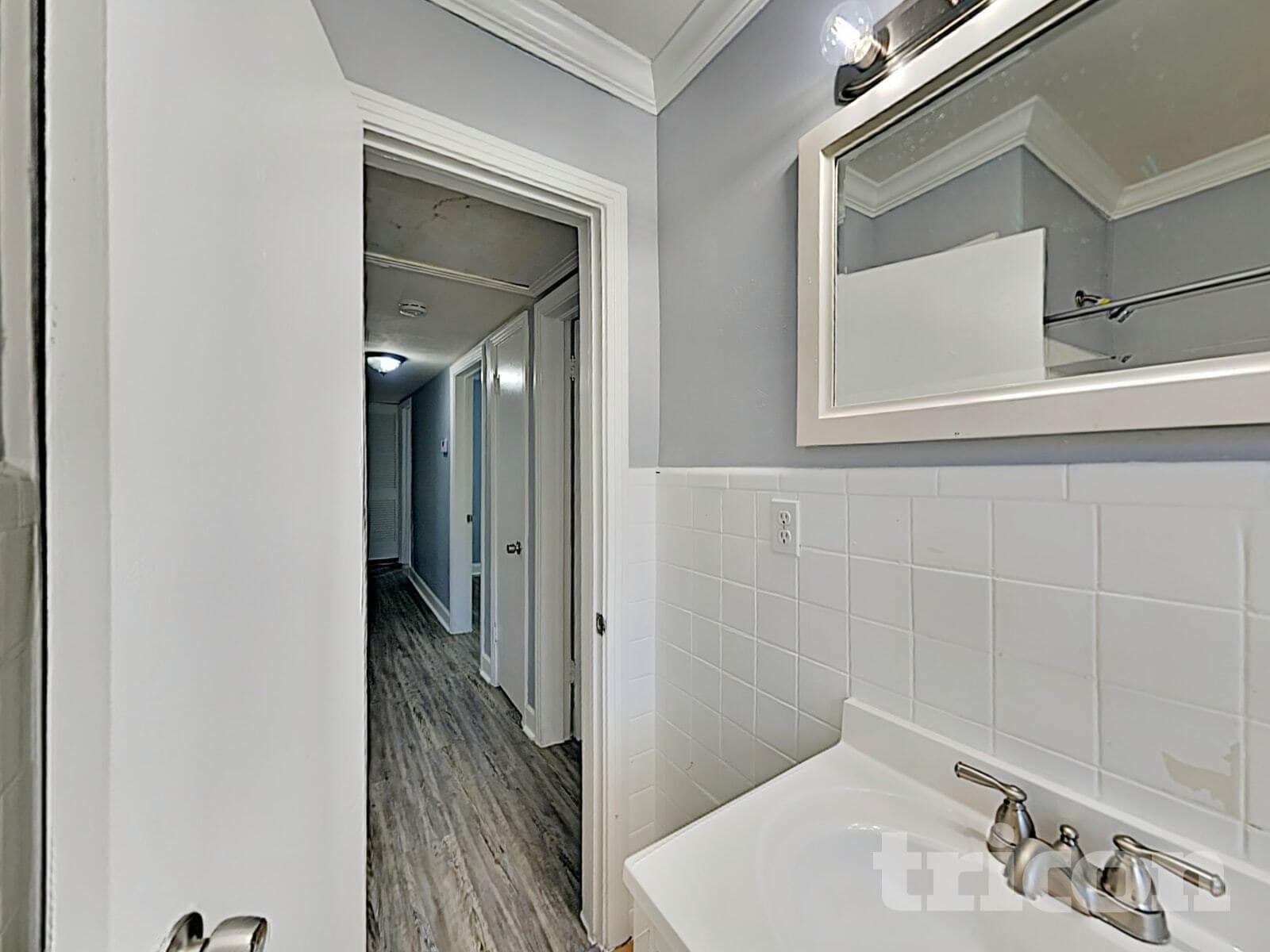 Building Photo - 225 W King St