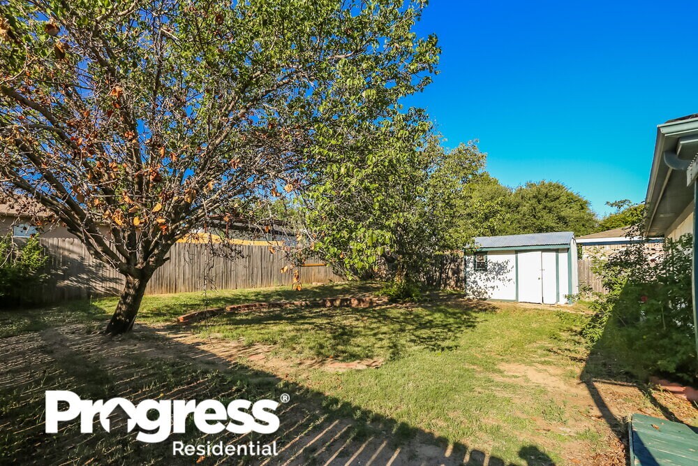 Building Photo - 10241 Maria Dr