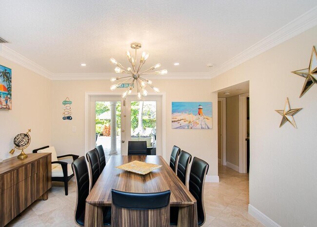 Building Photo - 433 SE 3rd Ter