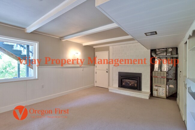 Building Photo - 12274 NW Coleman Dr